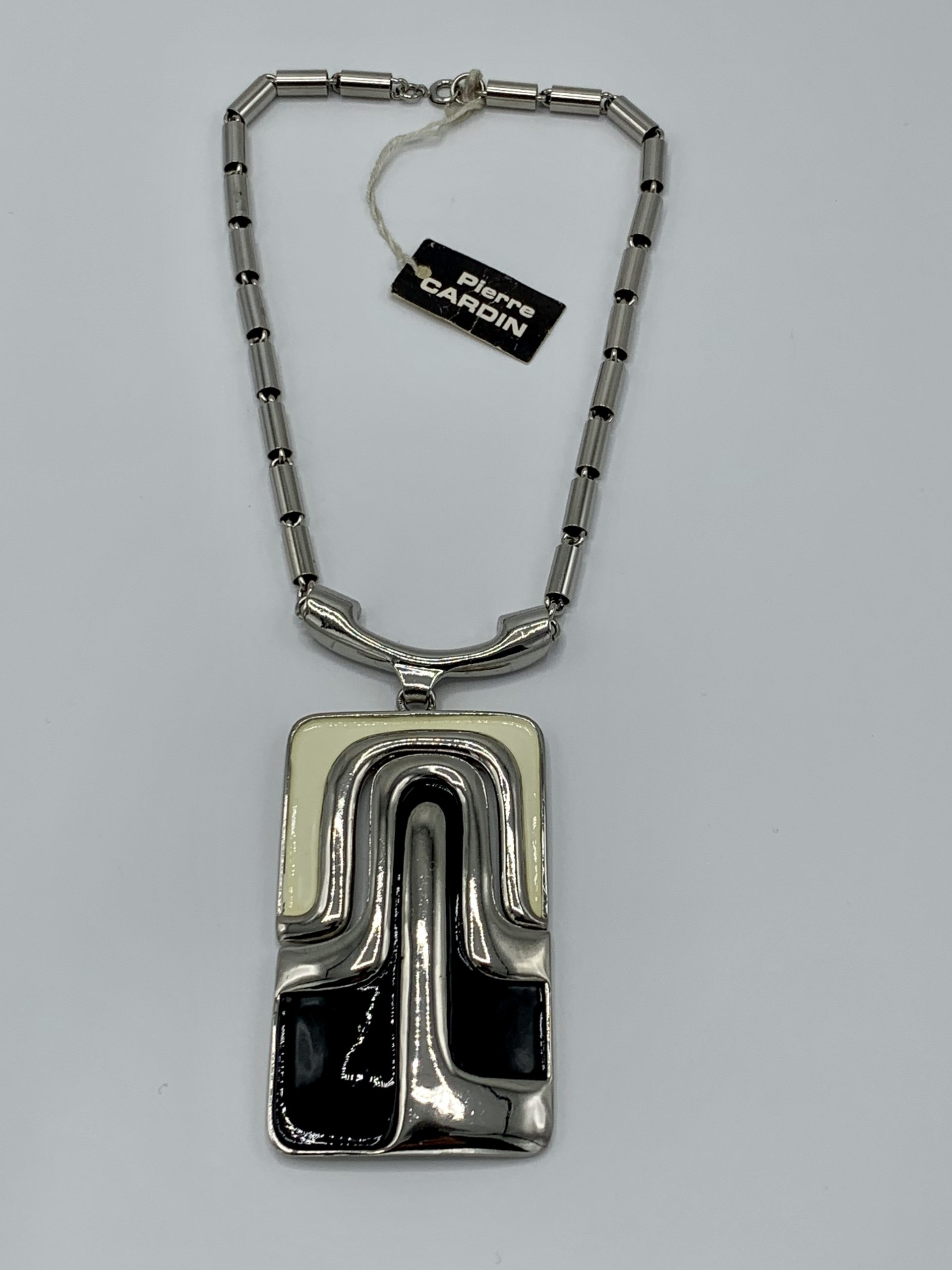 Necklace Pierre Cardin Gold in Metal - 19633211